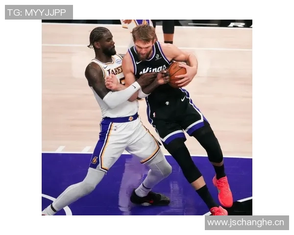 艾顿期待与东詹共同训练表示已做好充分准备静待机会到来