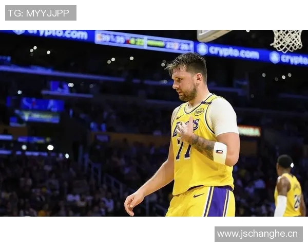 东契奇湖人首季已达17场3055追平浓眉仅用35场表现惊艳