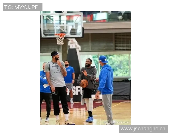 独行侠训练照曝光浓眉佩戴护目镜克莱弗与拉格齐齐亮相展现状态 独行侠训练照曝光浓眉佩戴护目镜克莱弗与拉格齐齐亮相展现状态