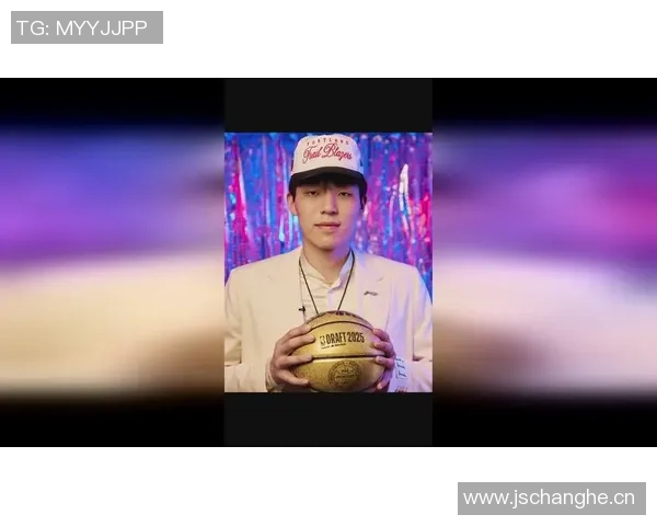 曾令旭点评杨瀚森首秀表现称其需时间适应国内篮球环境