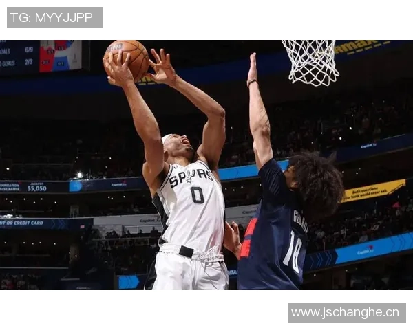 凯尔登约翰逊高效表现助力球队贡献14分6篮板2助攻展现实力