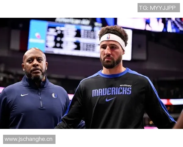 克莱半场神勇表现三分球9中6狂砍23分引发全场惊叹